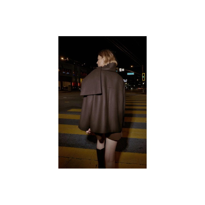 КОРОТКОЕ ПАЛЬТО ИЗ СМЕСОВОЙ ШЕРСТИ С ШАРФОМ