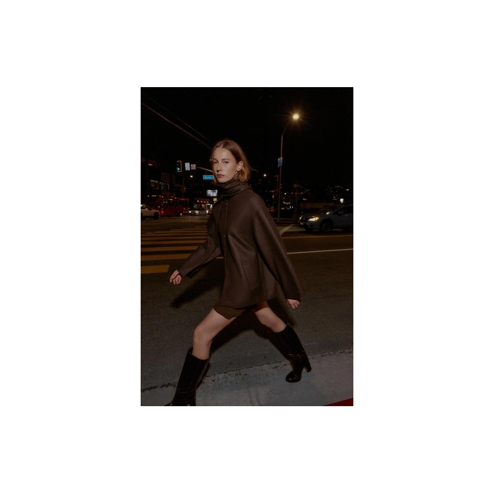 КОРОТКОЕ ПАЛЬТО ИЗ СМЕСОВОЙ ШЕРСТИ С ШАРФОМ