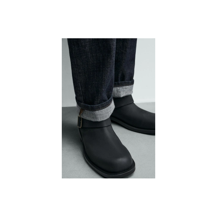 КОЖАНЫЕ САПОГИ С ПРЯЖКАМИ