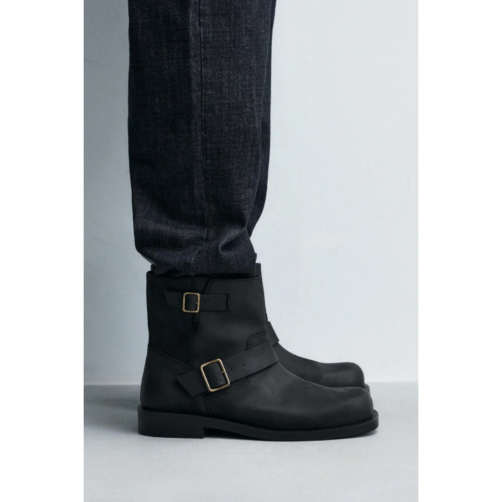 КОЖАНЫЕ САПОГИ С ПРЯЖКАМИ