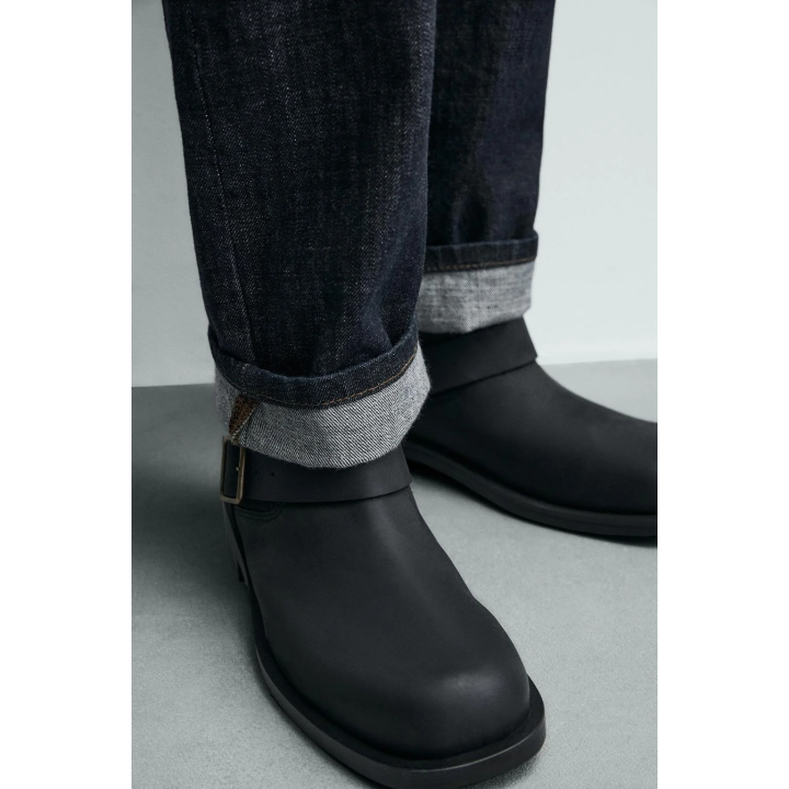 КОЖАНЫЕ САПОГИ С ПРЯЖКАМИ