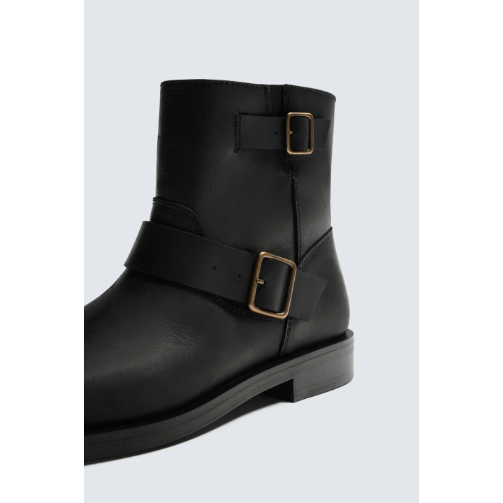 КОЖАНЫЕ САПОГИ С ПРЯЖКАМИ