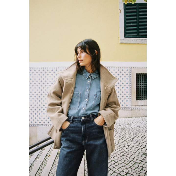 КОРОТКОЕ ПАЛЬТО ИЗ СМЕСОВОЙ ШЕРСТИ С ВОРОТНИКОМ-СТОЙКОЙ