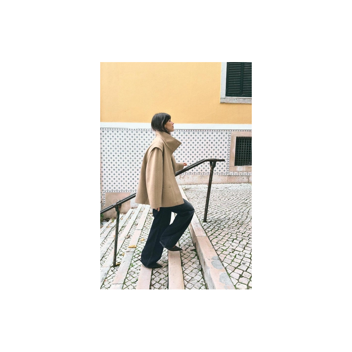 КОРОТКОЕ ПАЛЬТО ИЗ СМЕСОВОЙ ШЕРСТИ С ВОРОТНИКОМ-СТОЙКОЙ