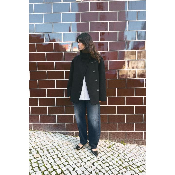 Пальто короткое с шерстью и стойкой