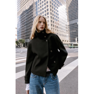 КОРОТКОЕ ПАЛЬТО С ВЫСОКИМ ВОРОТНИКОМ