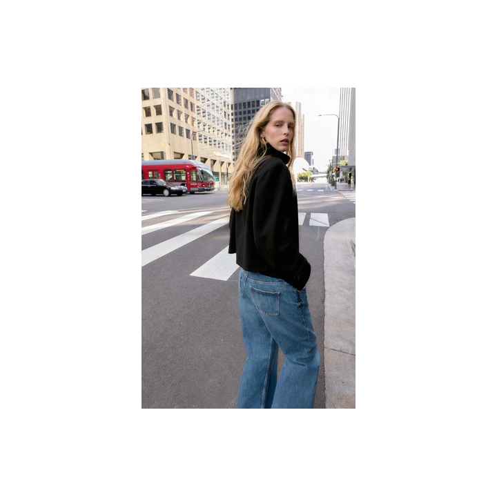 КОРОТКОЕ ПАЛЬТО С ВЫСОКИМ ВОРОТНИКОМ