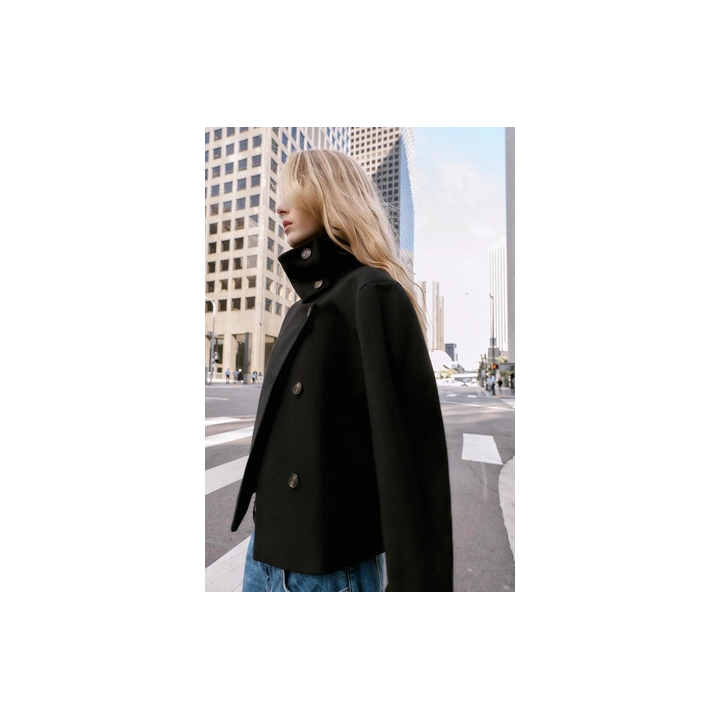 КОРОТКОЕ ПАЛЬТО С ВЫСОКИМ ВОРОТНИКОМ