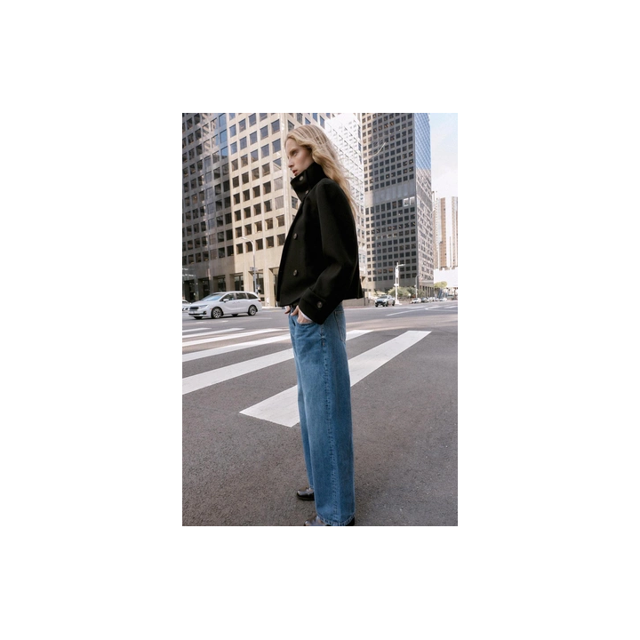 КОРОТКОЕ ПАЛЬТО С ВЫСОКИМ ВОРОТНИКОМ