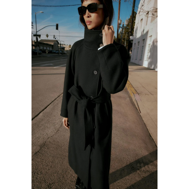 Пальто из шерсти с высоким воротом