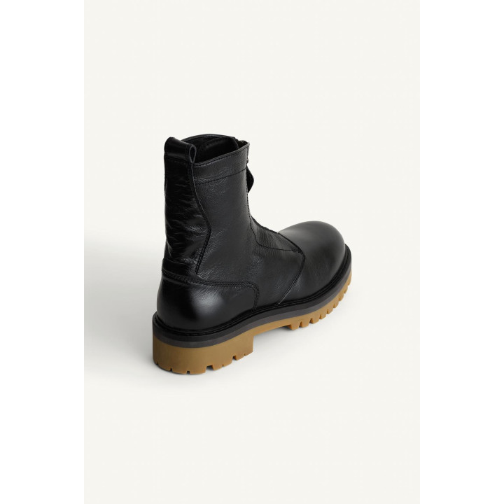 Кожаные ботинки