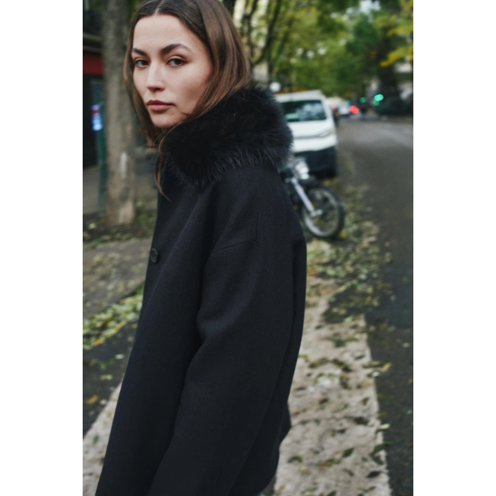 КОРОТКОЕ ПАЛЬТО ИЗ ШЕРСТИ С ЛАЦКАНАМИ ИЗ ИСКУССТВЕННОГО МЕХА