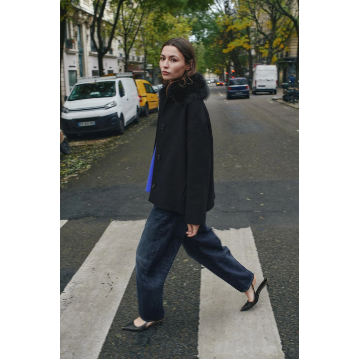 КОРОТКОЕ ПАЛЬТО ИЗ ШЕРСТИ С ЛАЦКАНАМИ ИЗ ИСКУССТВЕННОГО МЕХА