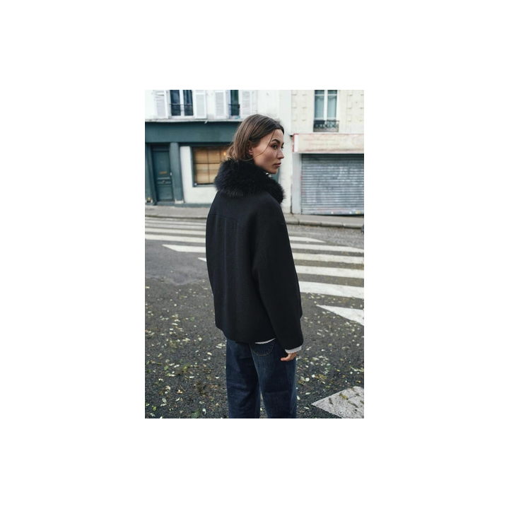 КОРОТКОЕ ПАЛЬТО ИЗ ШЕРСТИ С ЛАЦКАНАМИ ИЗ ИСКУССТВЕННОГО МЕХА