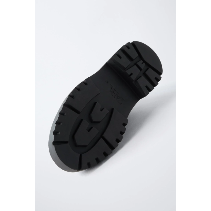 Ботинки на шнуровке с подвесками