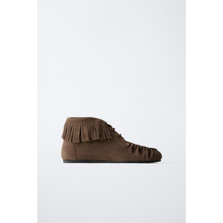 КОРОТКИЕ КОЖАНЫЕ БОТИНКИ С БАХРОМОЙ