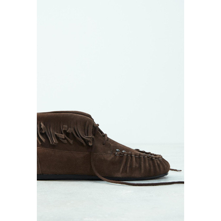 КОРОТКИЕ КОЖАНЫЕ БОТИНКИ С БАХРОМОЙ