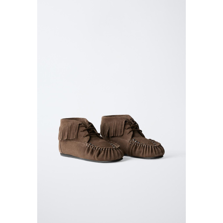 КОРОТКИЕ КОЖАНЫЕ БОТИНКИ С БАХРОМОЙ