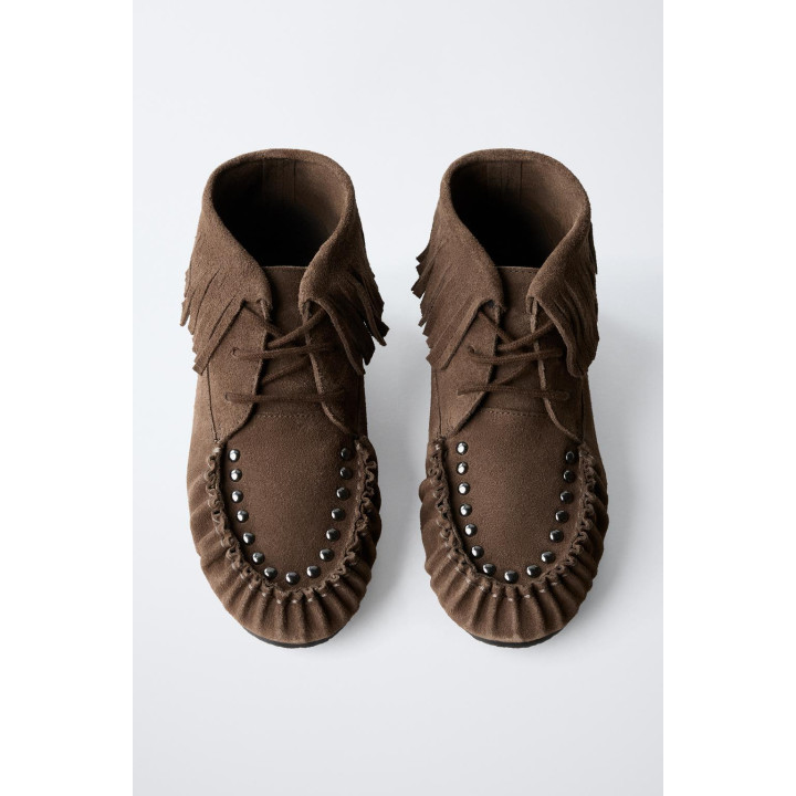 КОРОТКИЕ КОЖАНЫЕ БОТИНКИ С БАХРОМОЙ