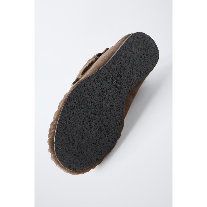 КОРОТКИЕ КОЖАНЫЕ БОТИНКИ С БАХРОМОЙ