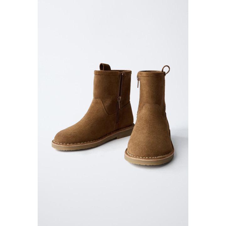 КОЖАНЫЕ БОТИЛЬОНЫ С ДЕКОРАТИВНОЙ СТРОЧКОЙ