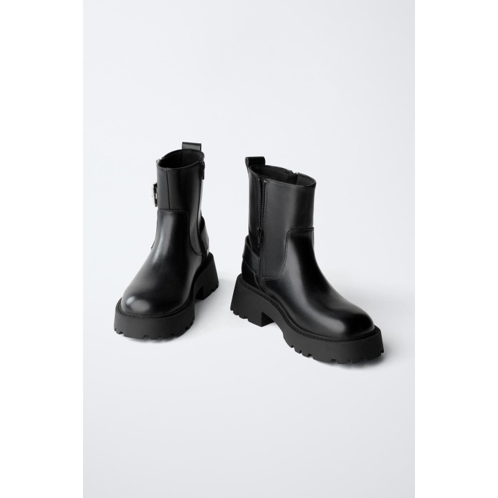 БОТИНКИ С ПРЯЖКАМИ