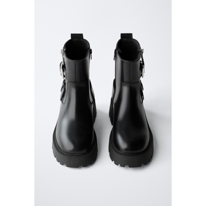 БОТИНКИ С ПРЯЖКАМИ