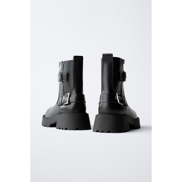 БОТИНКИ С ПРЯЖКАМИ