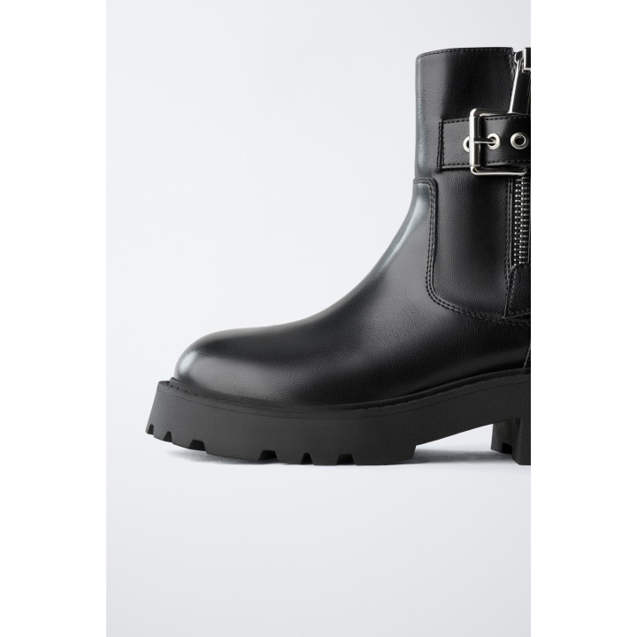 БОТИНКИ С ПРЯЖКАМИ