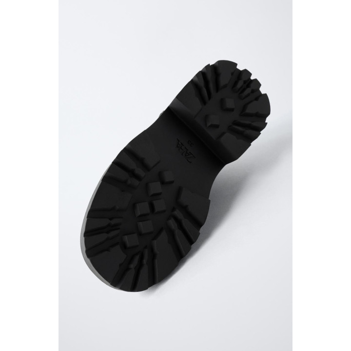 БОТИНКИ С ПРЯЖКАМИ