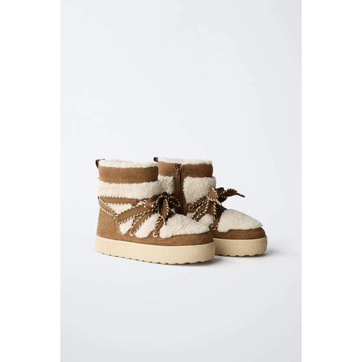 БОТИНКИ ИЗ ИСКУССТВЕННОЙ ОВЧИНЫ ИЗ КОМБИНИРОВАННЫХ МАТЕРИАЛОВ