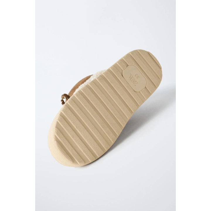 БОТИНКИ ИЗ ИСКУССТВЕННОЙ ОВЧИНЫ ИЗ КОМБИНИРОВАННЫХ МАТЕРИАЛОВ