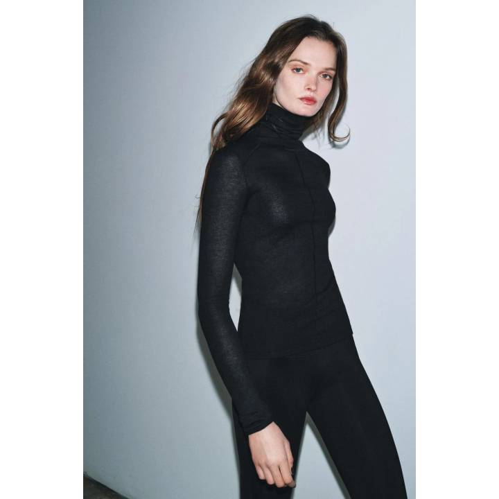 ВЯЗАНЫЙ СВИТЕР С ВЫСОКИМ ВОРОТНИКОМ ИЗ ШЕРСТИ