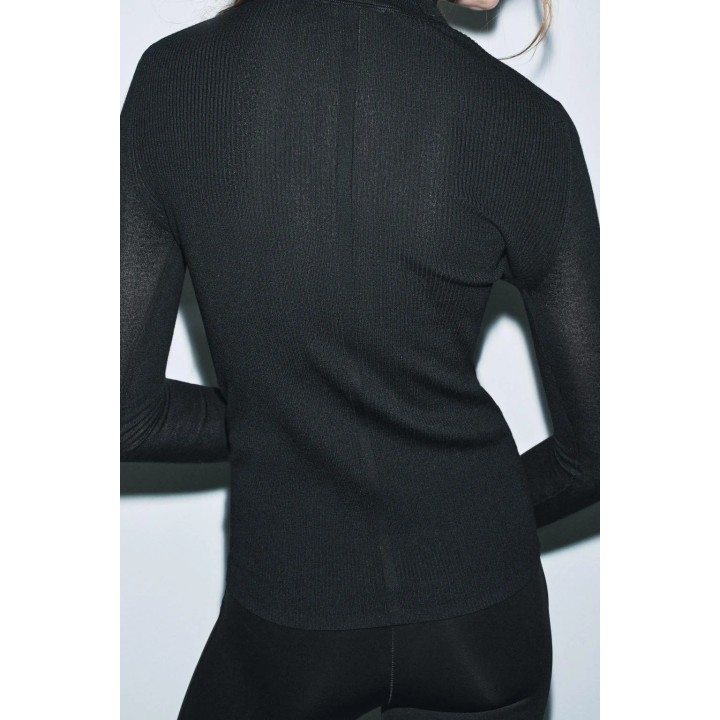 ВЯЗАНЫЙ СВИТЕР С ВЫСОКИМ ВОРОТНИКОМ ИЗ ШЕРСТИ