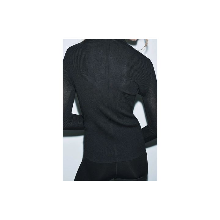 ВЯЗАНЫЙ СВИТЕР С ВЫСОКИМ ВОРОТНИКОМ ИЗ ШЕРСТИ