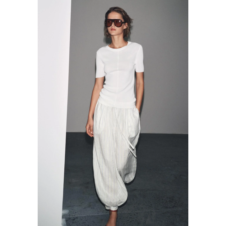 ТРИКОТАЖНЫЙ ТОП С КОРОТКИМИ РУКАВАМИ