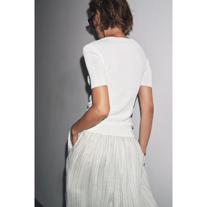 ТРИКОТАЖНЫЙ ТОП С КОРОТКИМИ РУКАВАМИ