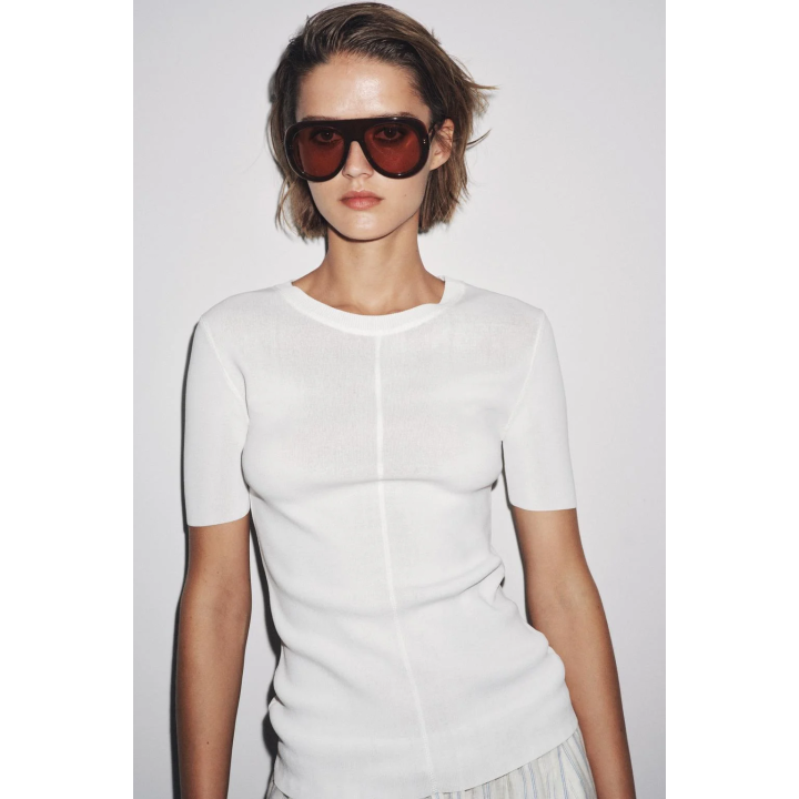 ТРИКОТАЖНЫЙ ТОП С КОРОТКИМИ РУКАВАМИ