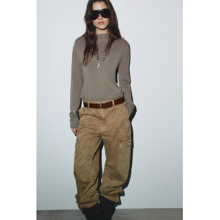 ТРИКОТАЖНЫЙ ТОП С УЗЛОМ НА СПИНЕ