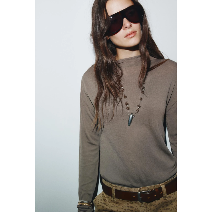 ТРИКОТАЖНЫЙ ТОП С УЗЛОМ НА СПИНЕ