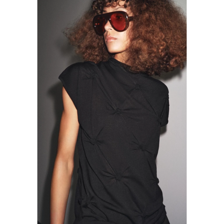 ТРИКОТАЖНЫЙ ТОП С УЗЛАМИ