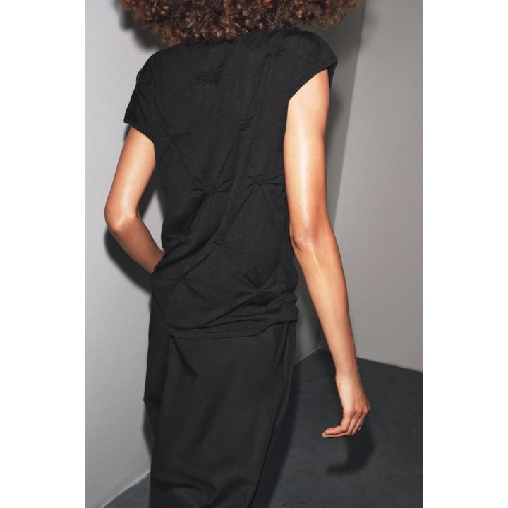 ТРИКОТАЖНЫЙ ТОП С УЗЛАМИ