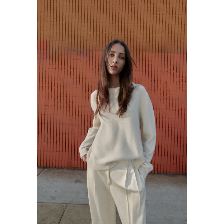 ОДНОТОННЫЙ СВИТЕР