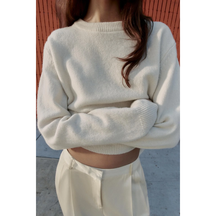 ОДНОТОННЫЙ СВИТЕР