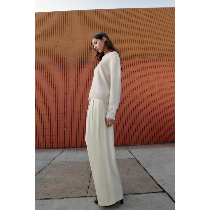 ОДНОТОННЫЙ СВИТЕР