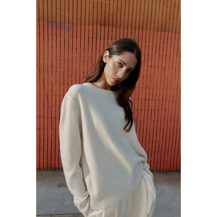 ОДНОТОННЫЙ СВИТЕР