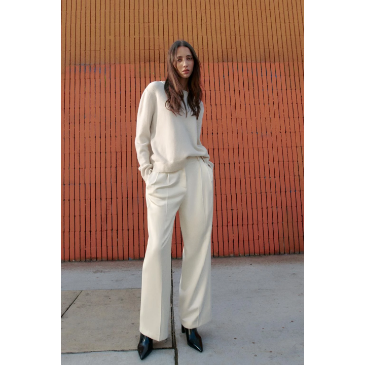 ОДНОТОННЫЙ СВИТЕР