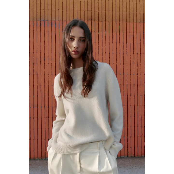 ОДНОТОННЫЙ СВИТЕР