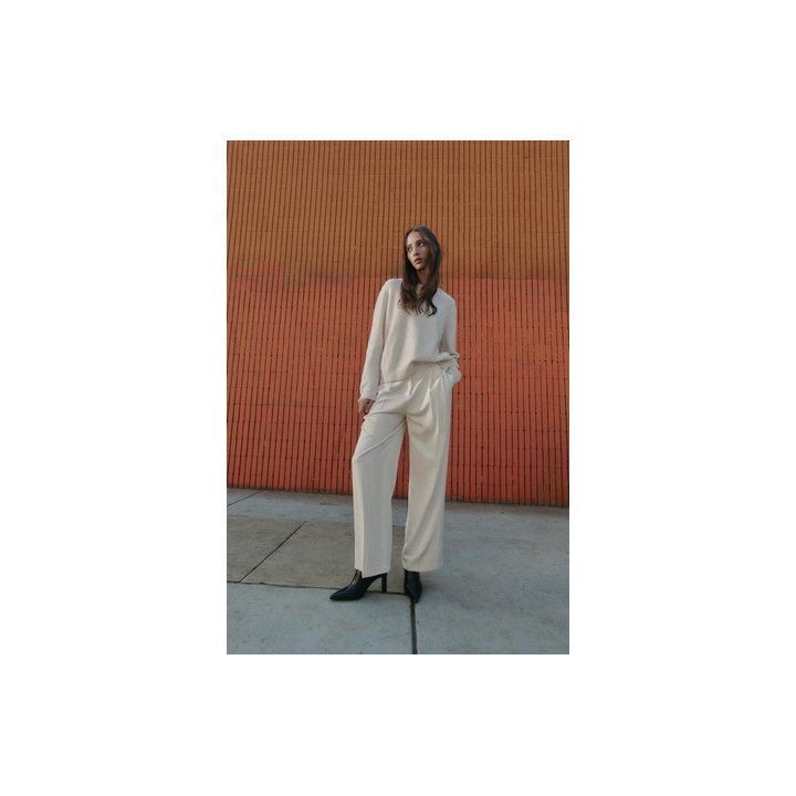 ОДНОТОННЫЙ СВИТЕР