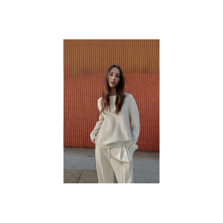 ОДНОТОННЫЙ СВИТЕР